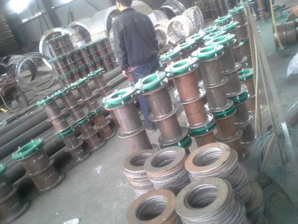 濟(jì)南濟(jì)陽縣多種型號的<a href=http://www.m.dnaa.cn target=_blank class=infotextkey>防水套管</a>發(fā)貨現(xiàn)場