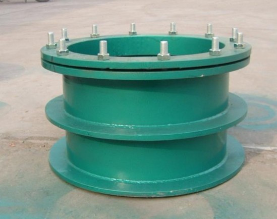 良好柔性<a href=http://www.m.dnaa.cn target=_blank class=infotextkey>防水套管</a>供貨現(xiàn)場(chǎng)