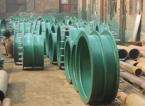 青島嶗山區(qū)大口徑<a href=http://www.m.dnaa.cn target=_blank class=infotextkey>防水套管</a>發(fā)貨現(xiàn)場